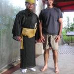 Dans le temple à Okinawa