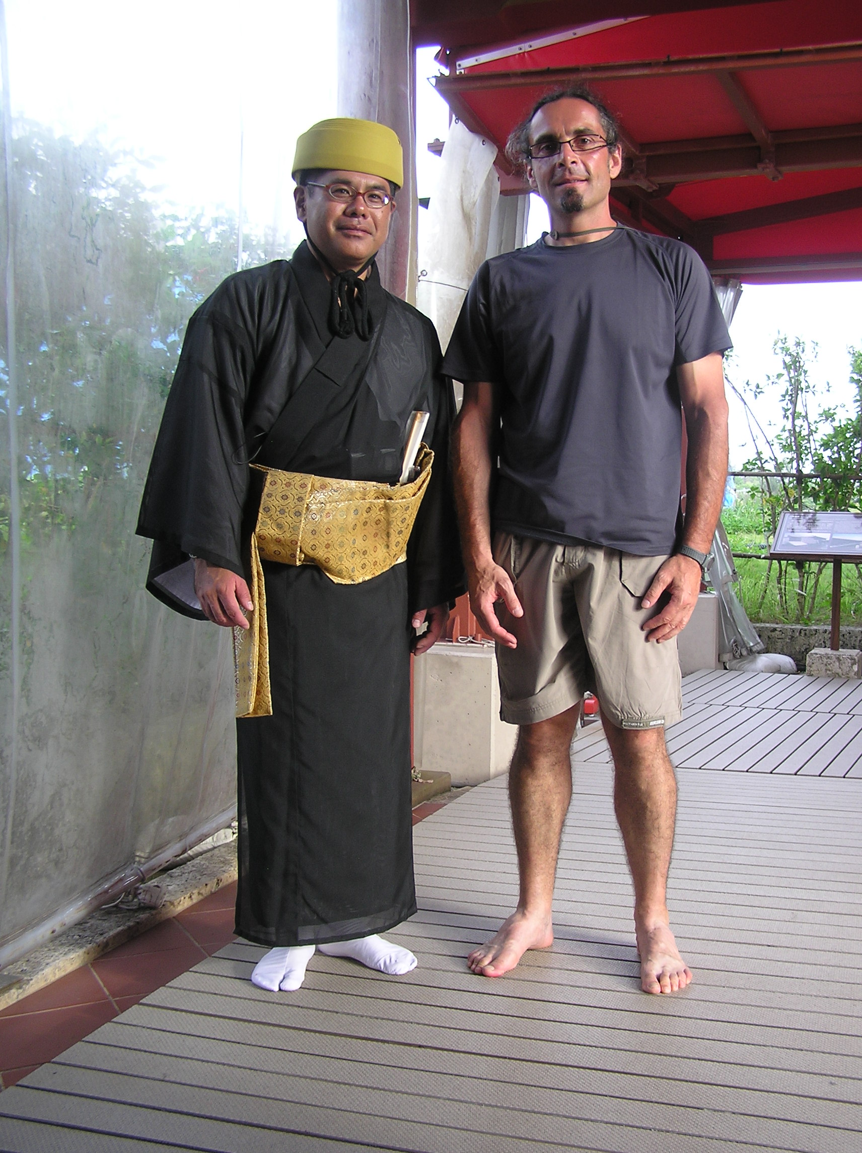 Dans le temple à Okinawa