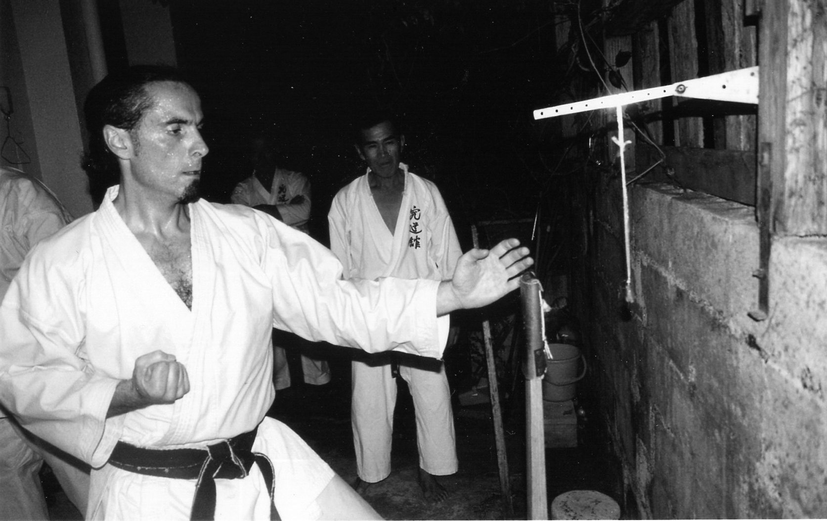 Entrainement au Makiwara - Okinawa